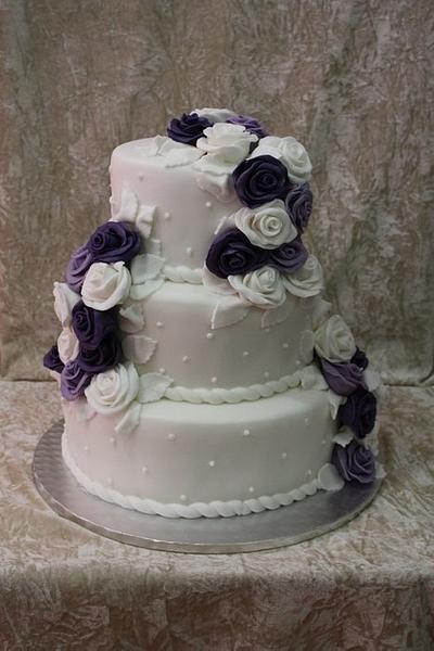 Wedding cake wih roses - Cake by The House of Cakes Dubai