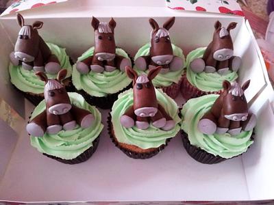horsey cupcakes - Cake by Sweetlycakes