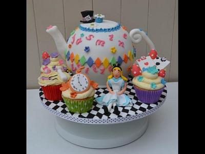 Alice in Wonderland cake - Cake by Tiers of Indulgence
