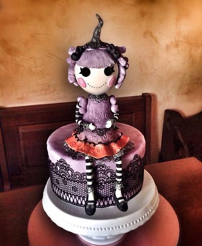 Working on Halloween's cake! - Cake by Veronica Seta