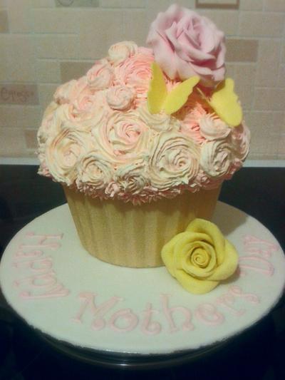 Giant Cupcake - Cake by Little Cakes Of Art