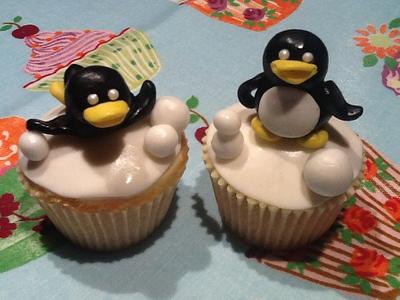 Penguin cupcakes - Cake by Hellocupcake