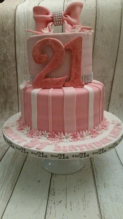 Pretty in pink  - Cake by Yona 