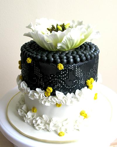 black and yellow - Cake by Delice