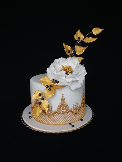 Golden cake - Cake by Layla A