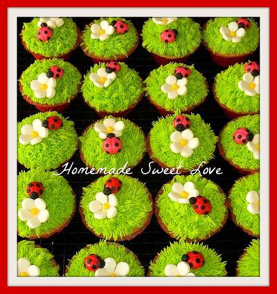 ladybug cupcakes - Cake by  Brenda Lee Rivera 