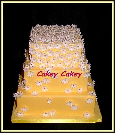 Daisy wedding cake - Cake by CakeyCakey