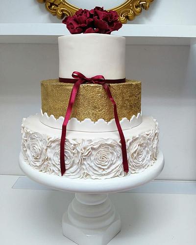 Ruffle wedding cake - Cake by Emina Elma