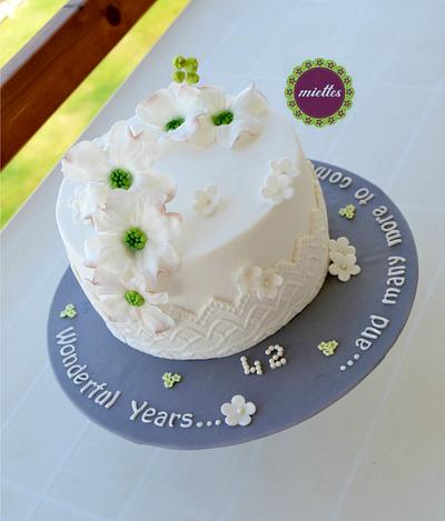 Dogwood Anniversary Cake - Cake by miettes