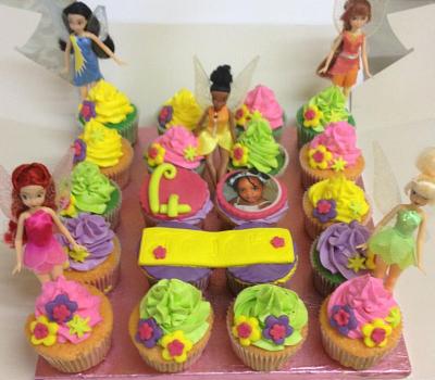 Tinkerbell cupcakes - Cake by Que's Cakes