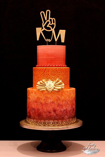 Fiery red and gold - Cake by Lorna