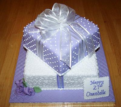 Lilac gift box - Cake by Sandra's cakes