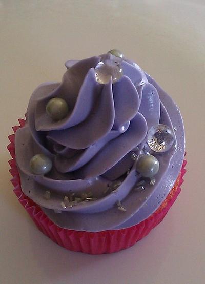 Diamonds and Pearls - Cake by Carrie
