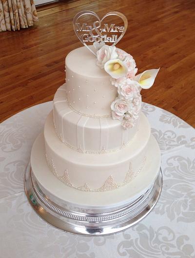 Pearl wedding cake - Cake by Gaynor's Cake Creations