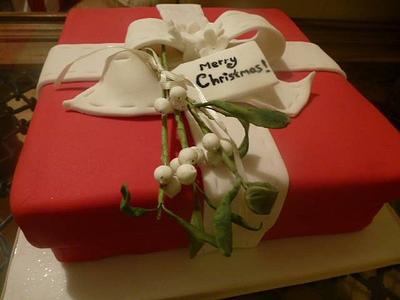 Crimson and mistletoe christmas cake ! - Cake by Musicsarah