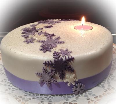 Snowflake Christmas Cake - Cake by Monika Klaudusz