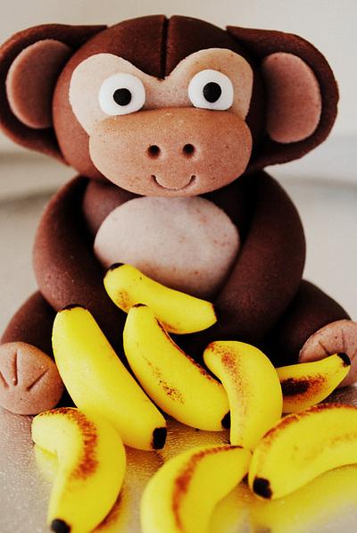 Monkey figurine with banana's - Cake by Amelia's Cakes