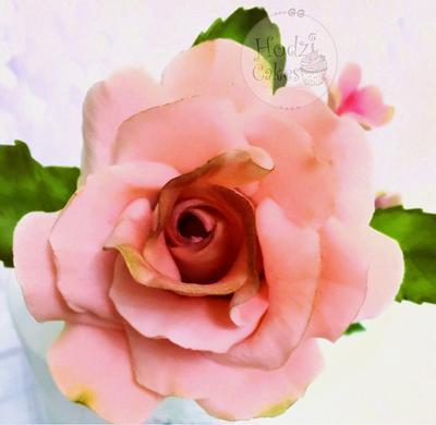 Light Pink Gum paste Flowers 🌷🌸 - Cake by Hend Taha-HODZI CAKES