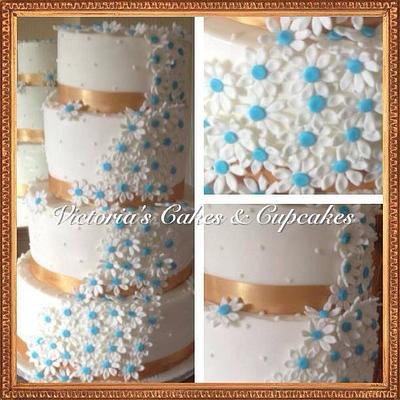 blue daisys 2 - Cake by Witty Cakes