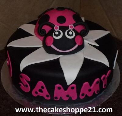 Ladybug cake - Cake by THE CAKE SHOPPE