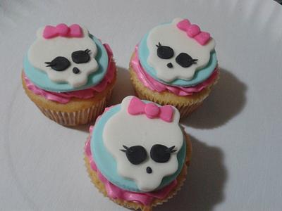 Monster High cupcakes - Cake by Adriana Vigas