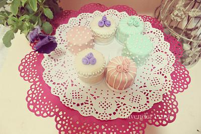 Mini cakes - Cake by Lavender crust
