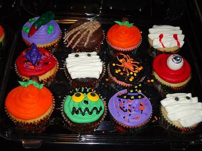 Halloween cupcakes - Cake by Kim Leatherwood