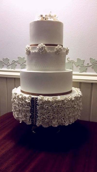 Wedding cake with white flower - Cake by Dulce Victoria