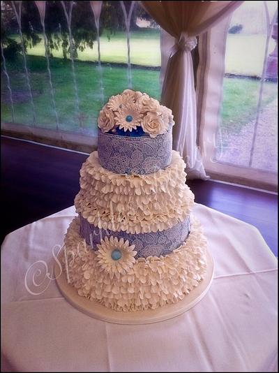 My first wedding cake - Cake by Karen