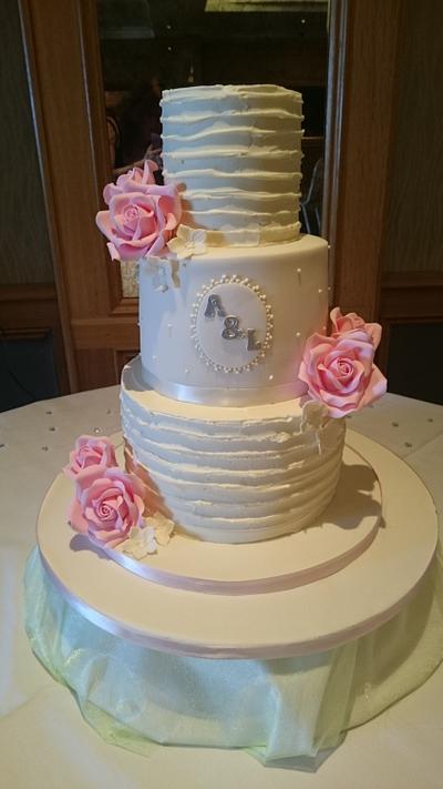 Ruffle wedding cake - Cake by melpasley
