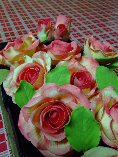 Bed of roses  - Cake by Susanna Sequeira