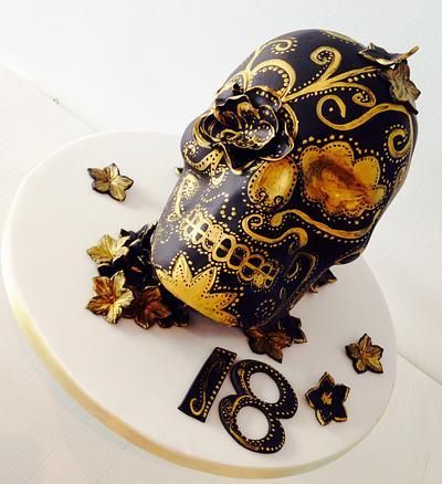 Black & Gold Skull - Cake by Kelly Ellison