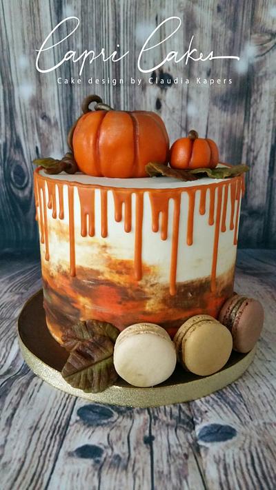 Autumn pumkin cake with a touche of Gold  - Cake by Claudia Kapers Capri Cakes