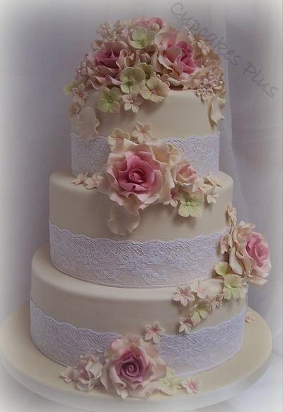 Pink and Ivory wedding cake - Cake by Janice Baybutt