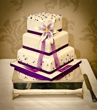Purple stargazer lily and pearls wedding cakes - Cake by Sweet Harmony Cakes