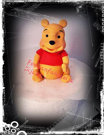 Winnie the Pooh cake topper - Cake by Fondantfantasy