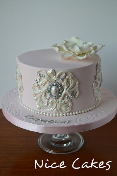 Pink and white cake - Cake by Paula Rebelo