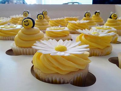 Bee baby shower cupcakes - Cake by JB