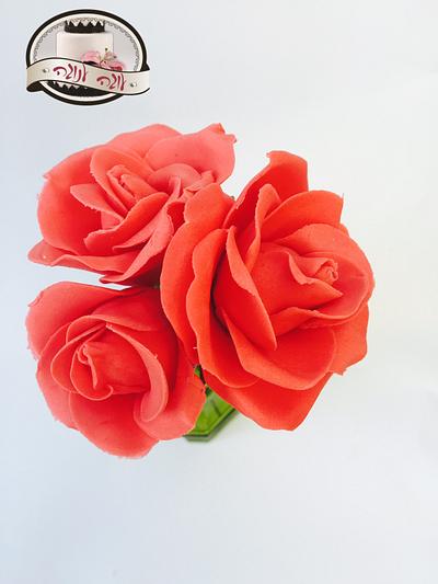 red realistic fondunt roses - Cake by michal katz