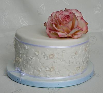 Rose - Cake by lamps