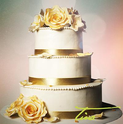 Gold Roses - Cake by Tina Jadav