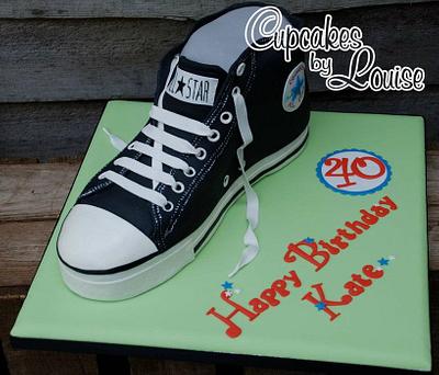 Converse high top boot cake - Cake by CupcakesbyLouise