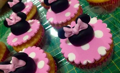Minnie Cupcakes - Cake by N&N Cakes (Rodette De La O)