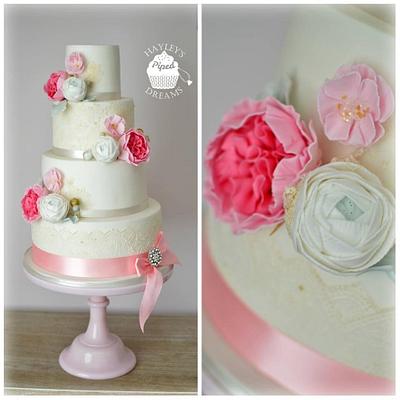 Bright pink and Gold  - Cake by Pipeddreams