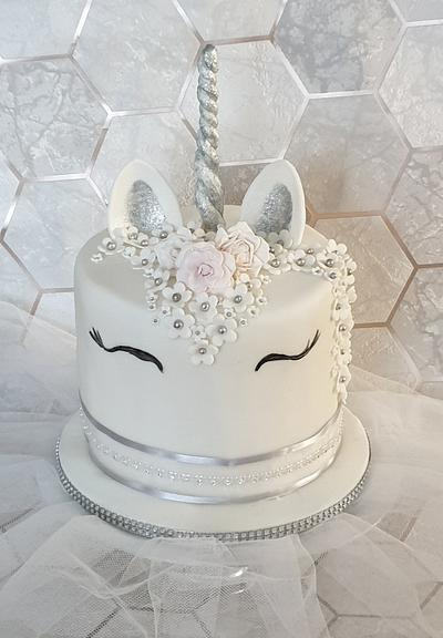 Unicorn silver cake - Cake by Maggie