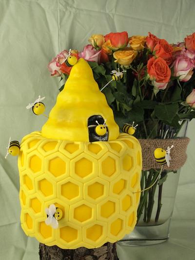 Bee Hive Cake  - Cake by Cakes By Kristi