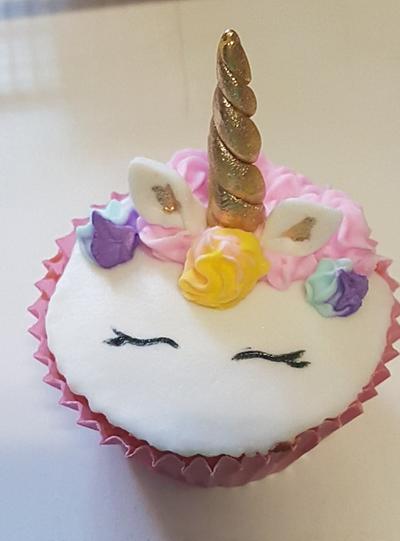 Cup cake y cake pop unicornio - Cake by Ofelia Bulay