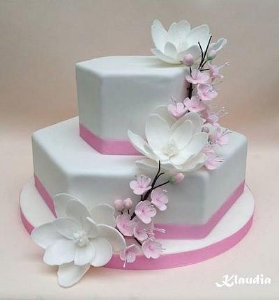 white magnolias - Cake by CakesByKlaudia