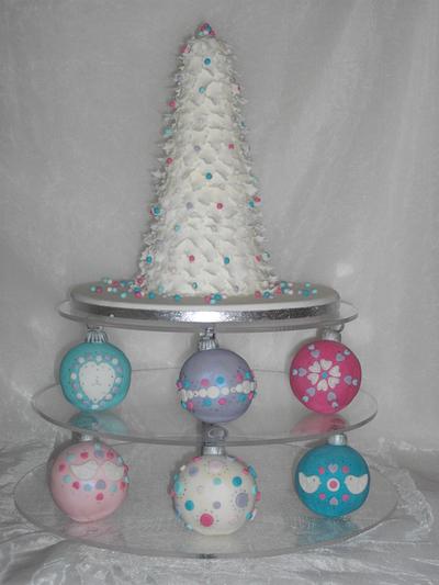Christmas tree and baubles - Cake by Mandy