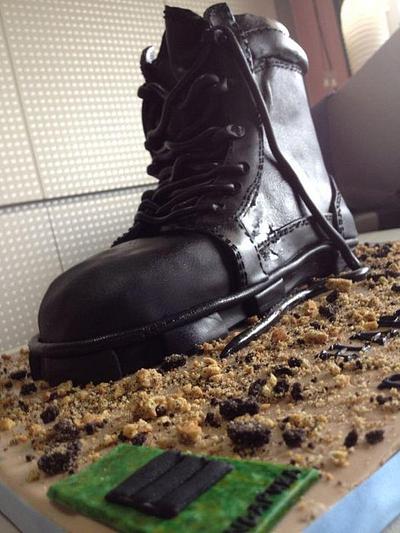 Army Boots - Cake by LesJumellesCakes